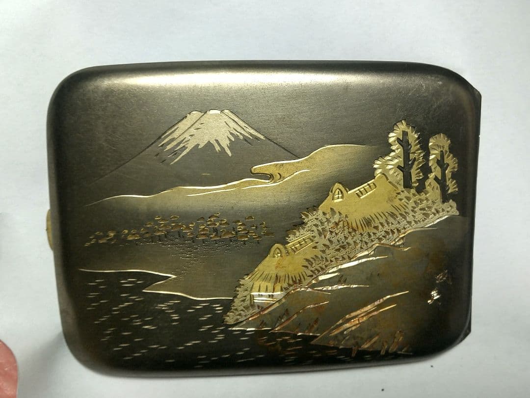 タバコ箱　成美彫刻在銘　銀製バンド