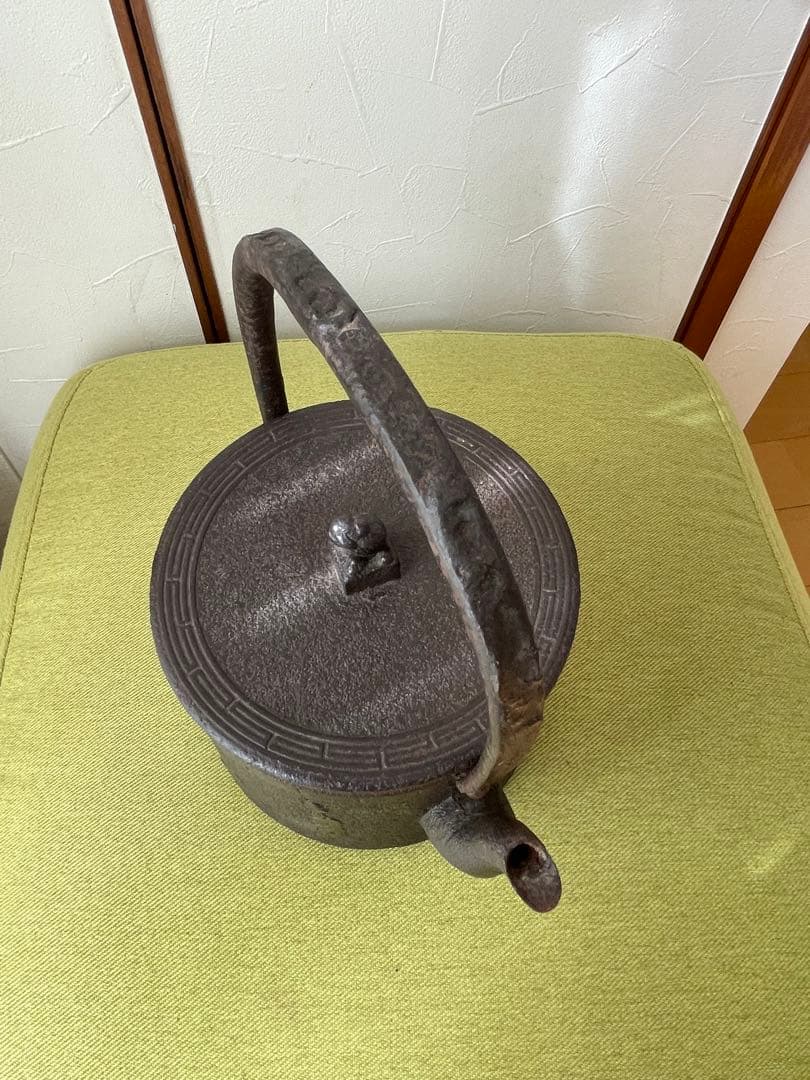 [時代物] 南部鉄瓶　鈴木盛久造　広口筒形　獅子摘み　1.5L