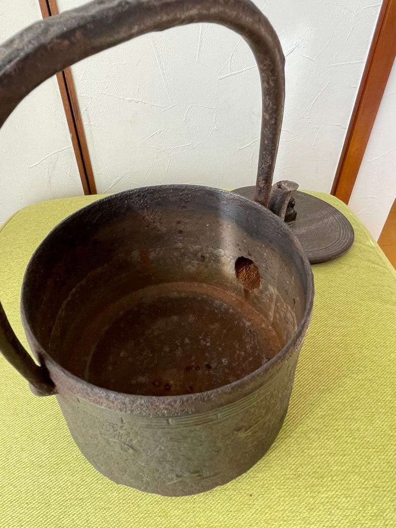[時代物] 南部鉄瓶　鈴木盛久造　広口筒形　獅子摘み　1.5L