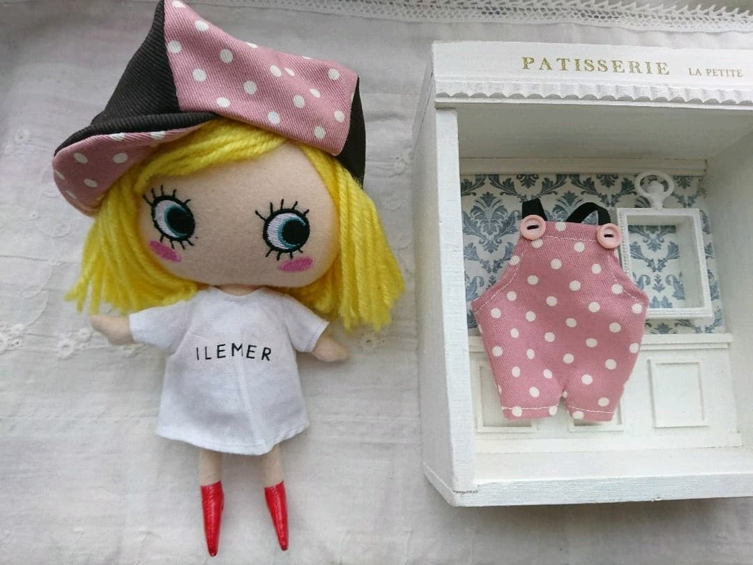 イーマリー イルメール ピンクドットと茶色のキャスケット＆サロペット