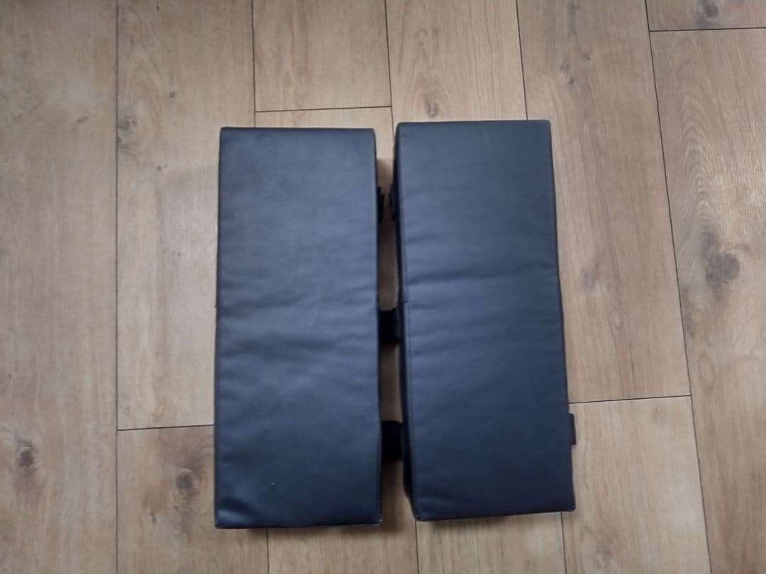 ISAMI キックミット 黒