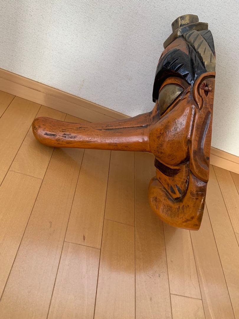 特大サイズの壁掛け　木製　天狗　漆塗 縁起物 天狗