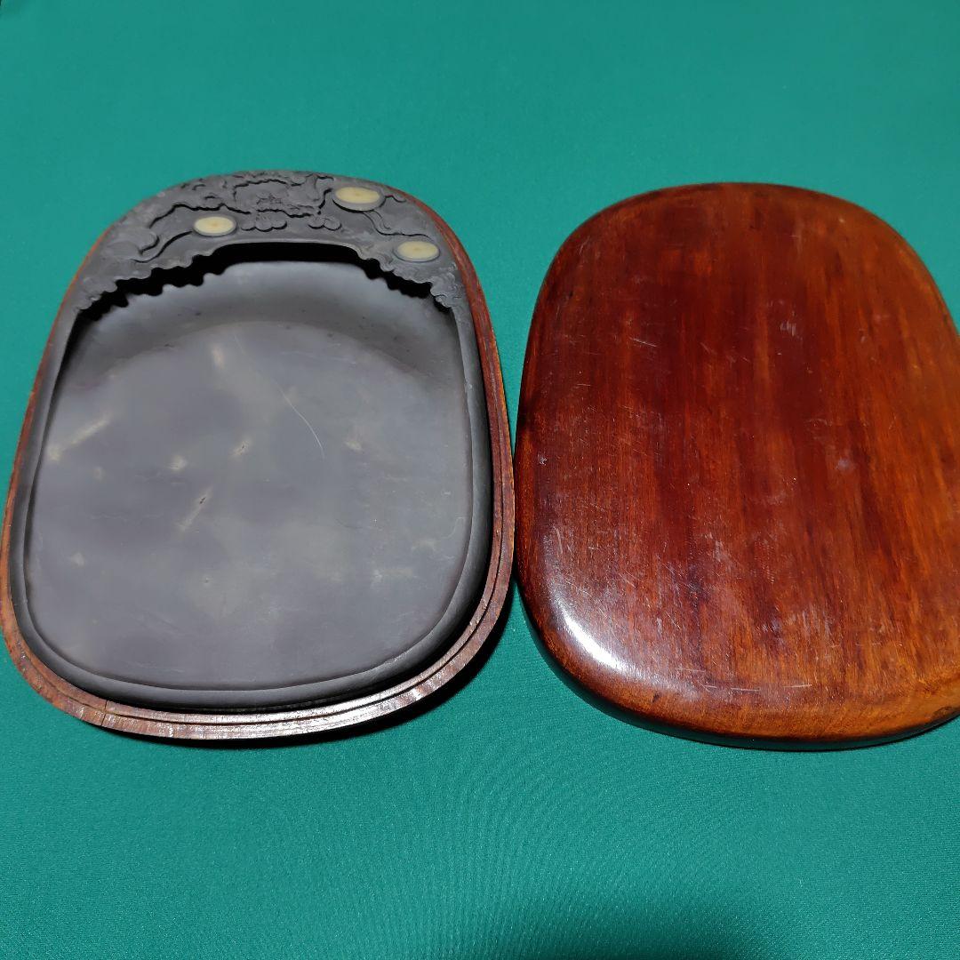 彫刻装飾付き中国端渓硯木製箱付き