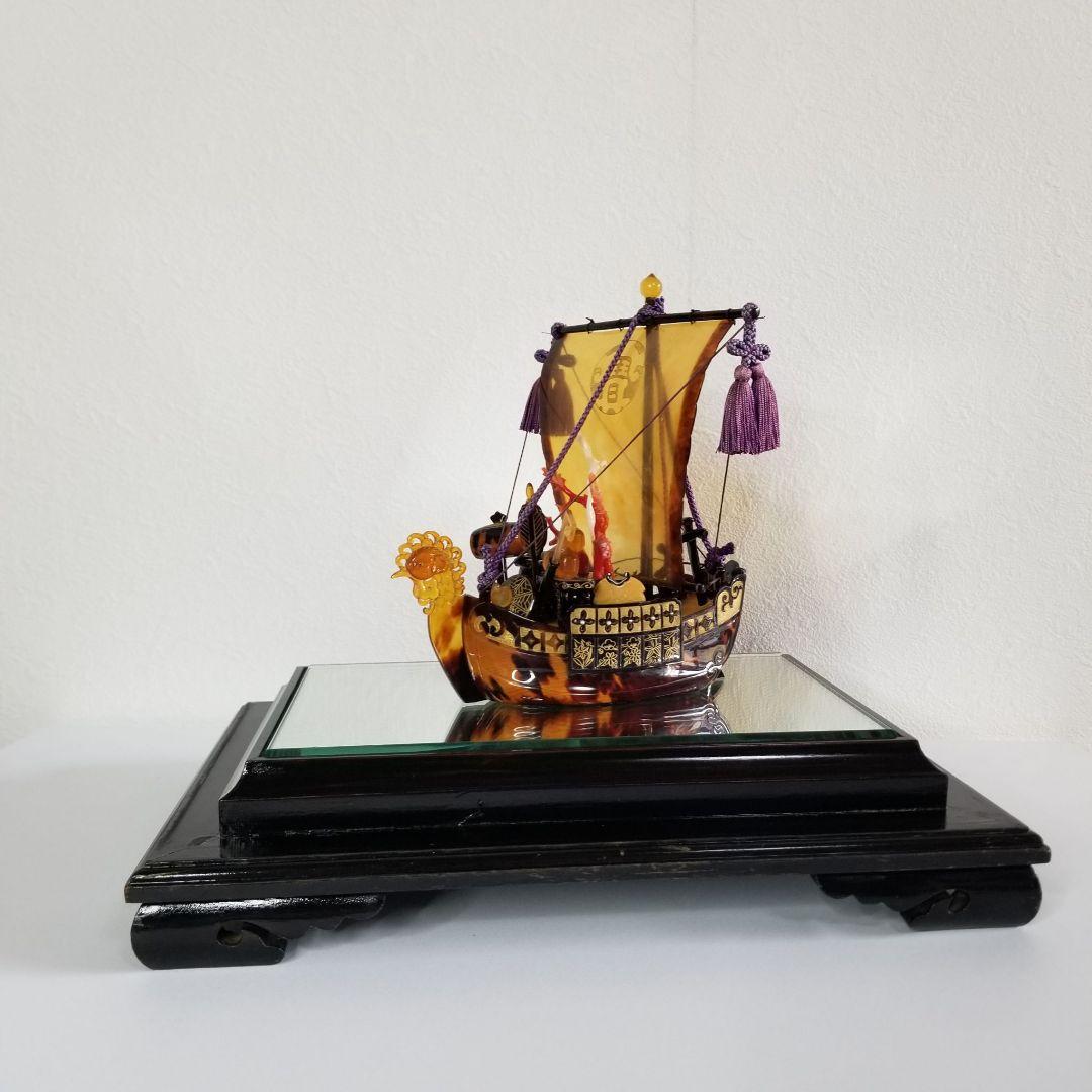 本鼈甲　べっ甲　鳳凰宝船　置物　血赤珊瑚、白珊瑚　ガラスケース　縁起物　オブジェ
