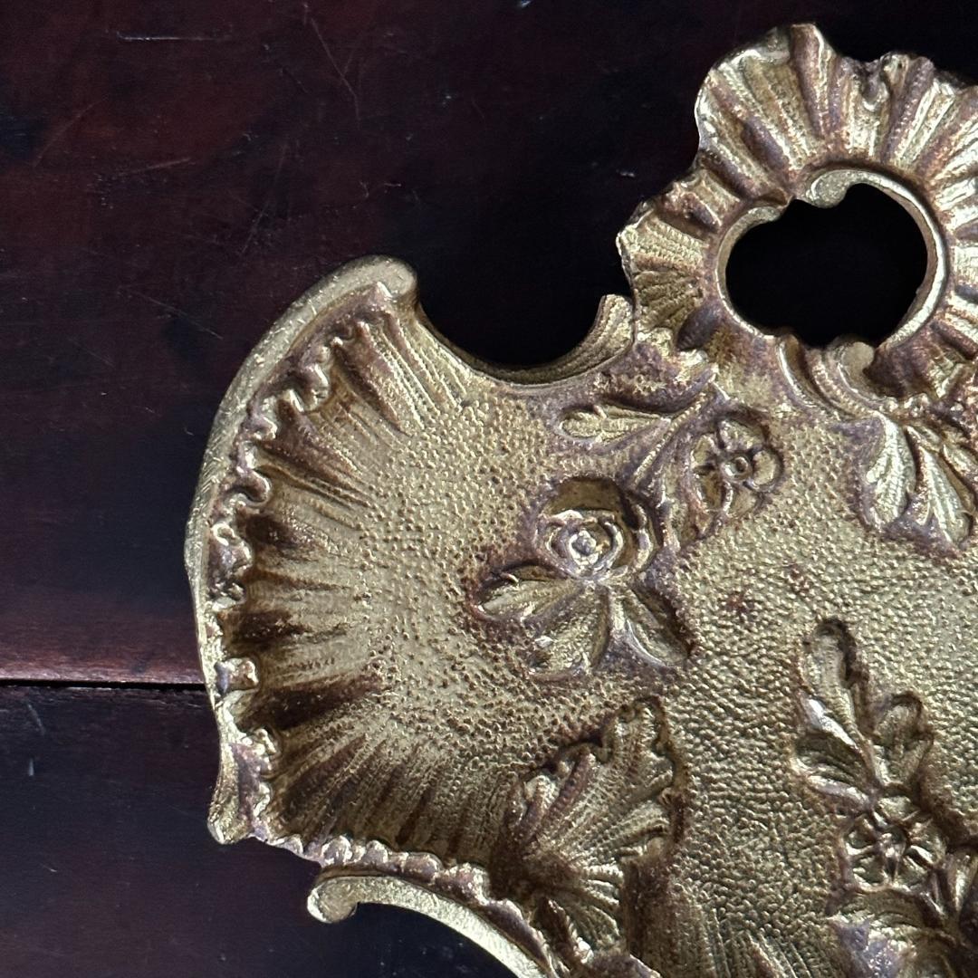 ★フランス　薔薇の模様　真鍮プレート　ロカイユ装飾　アンティーク