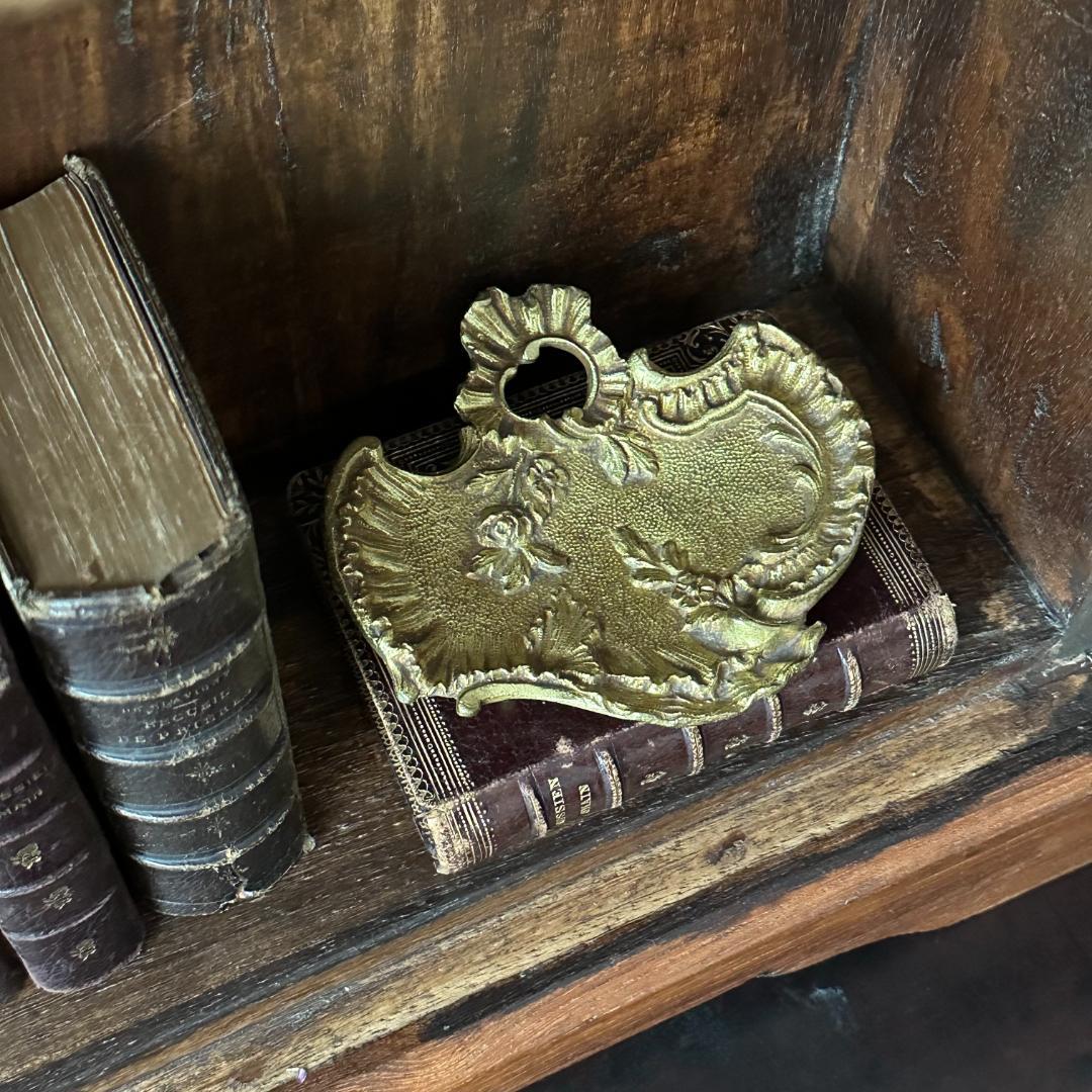 ★フランス　薔薇の模様　真鍮プレート　ロカイユ装飾　アンティーク