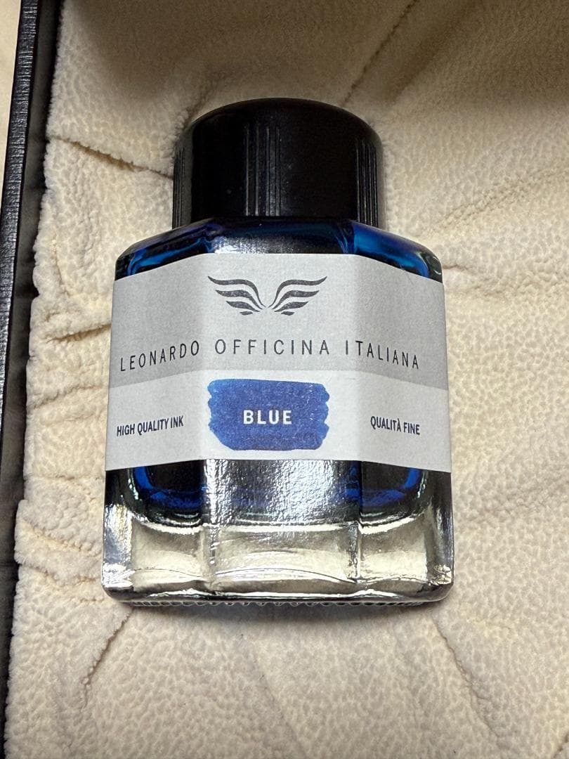 レオナルド モーメントゼロ ハワイブルー 万年筆 14Kニブ M