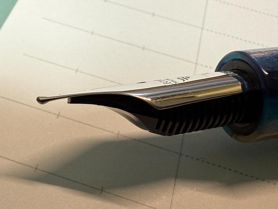 レオナルド モーメントゼロ ハワイブルー 万年筆 14Kニブ M