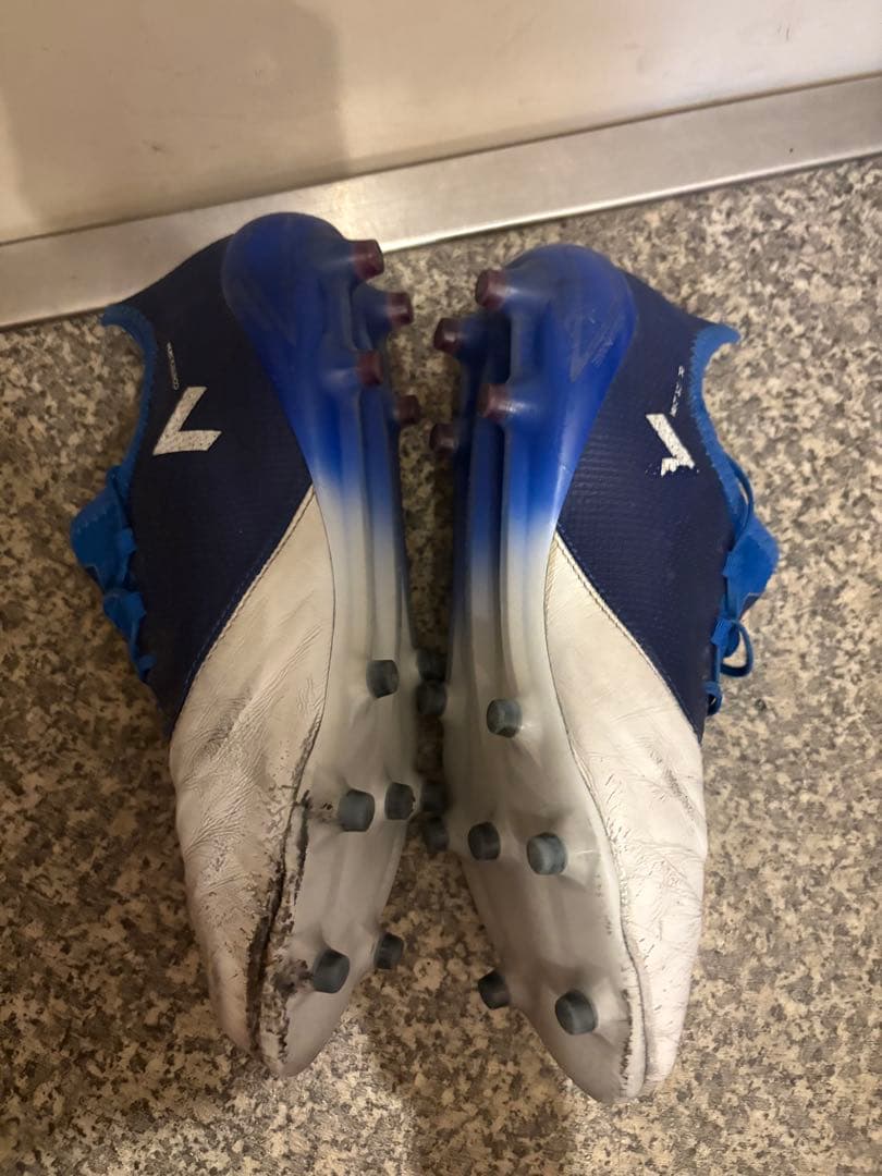 サッカースパイク フットサルシューズ