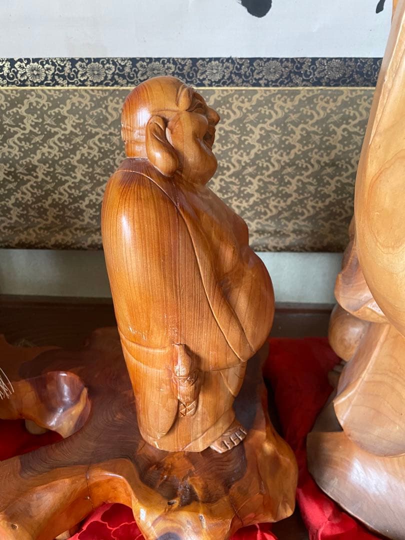 美品　骨董品　高級木彫り　大黒様　木製の笑顔の仏像セット　木彫り　赤い座布団付き