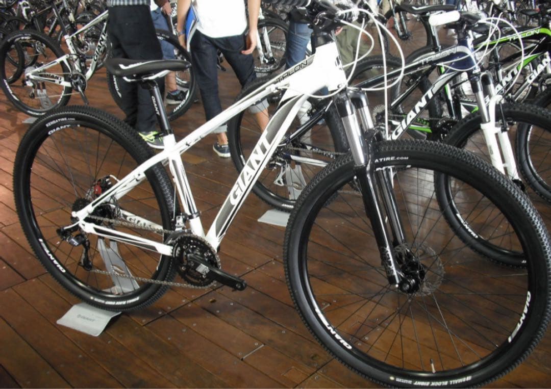 引取限定　Giant マウンテンバイク 29インチ ホワイト