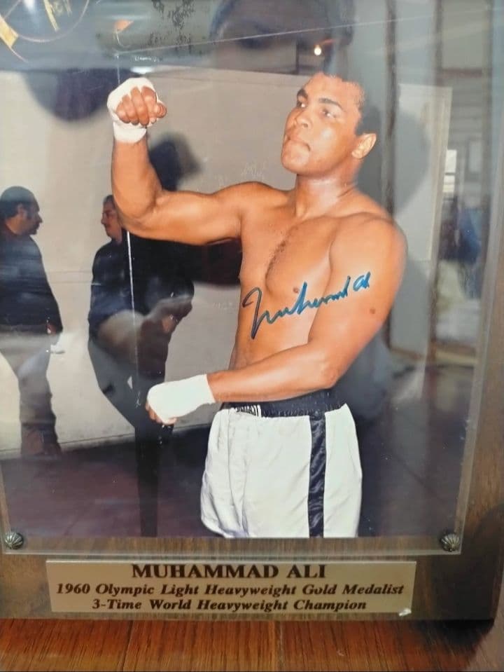 モハメド・アリ 直筆サイン入り写真 額入り証明書付き