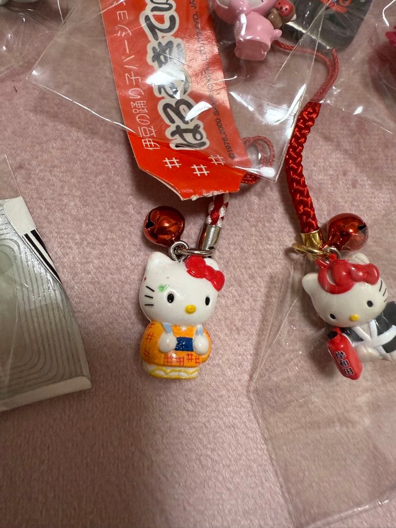 サンリオ　根付け　ご当地キティー　ストラップ　17点