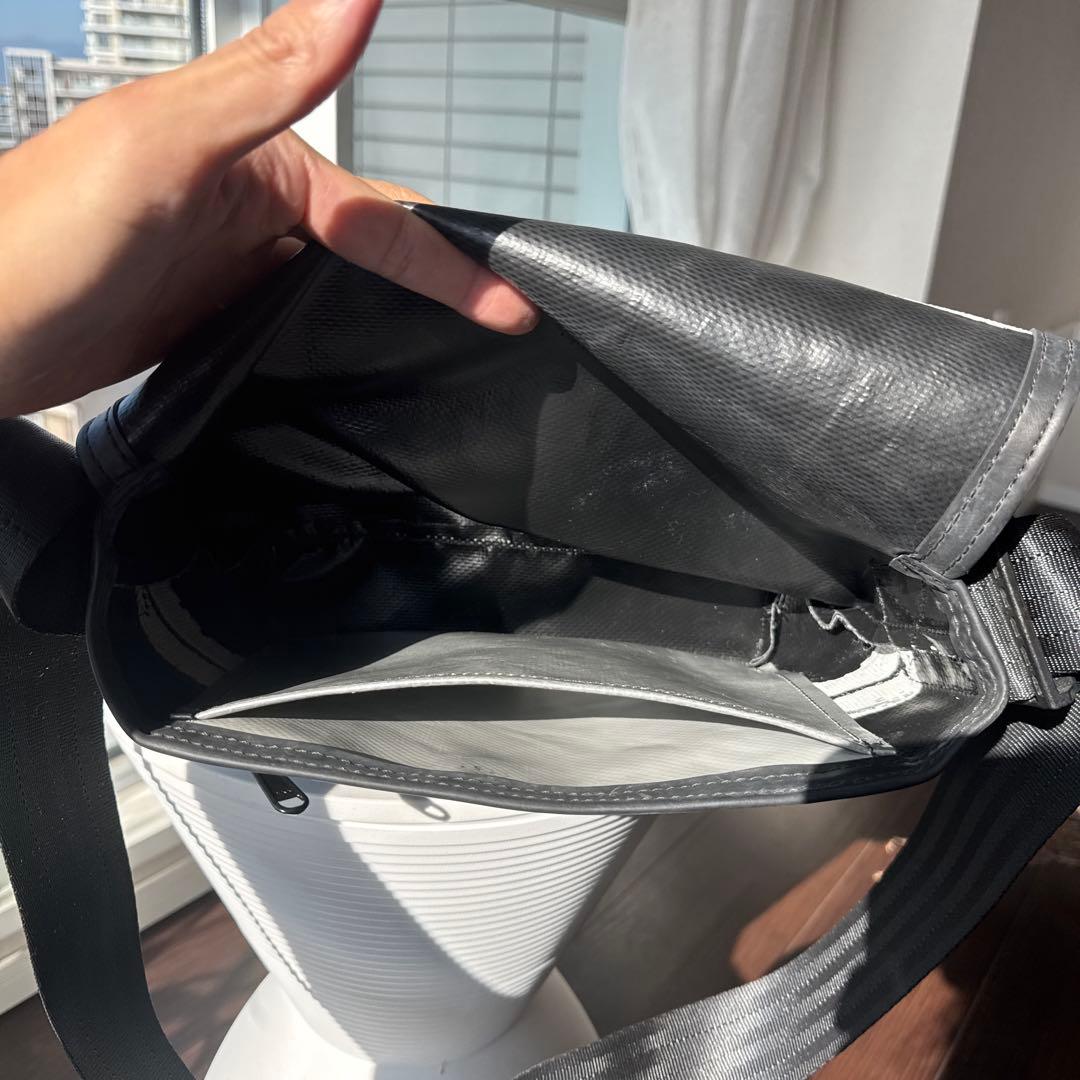 FREITAG メッセンジャーバッグ グレー/赤/黒