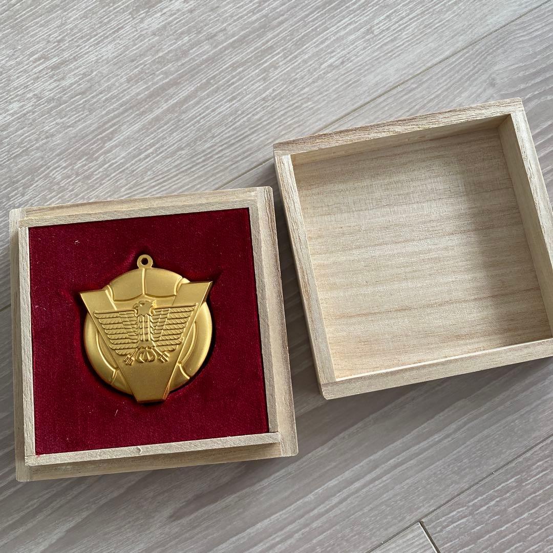 金色メダル 鷲のエンブレム 木製ケース付き 71回黒鷲旗優勝金メダル