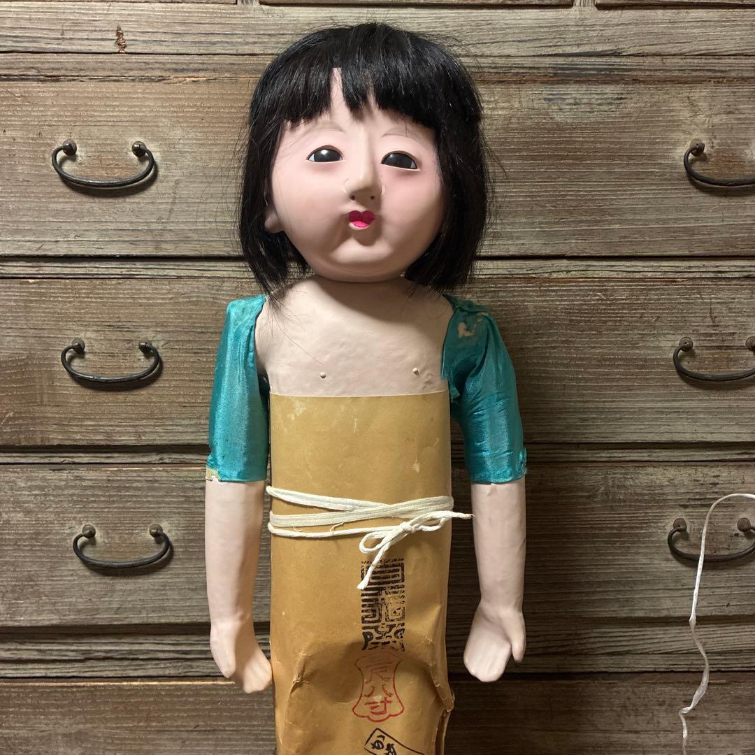 幼顔の可愛い子　市松人形　銘あり　直◯斎？