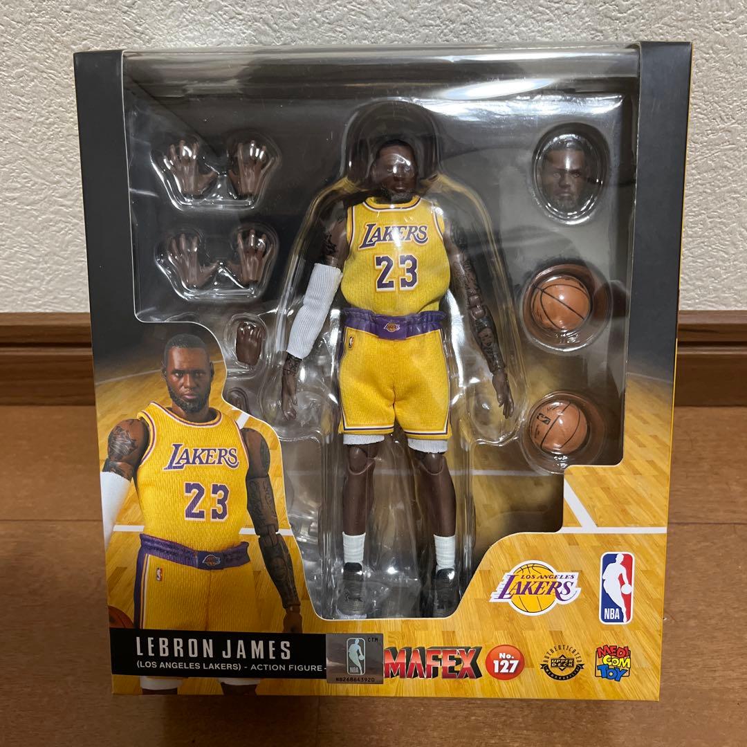 MAFEX LeBron James（Los Angeles Lakers