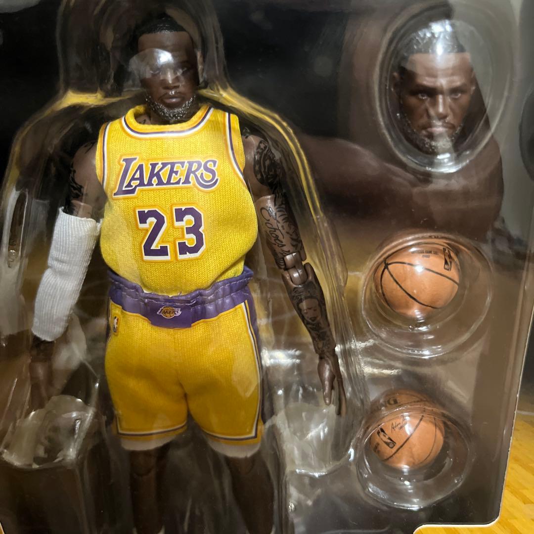 MAFEX LeBron James（Los Angeles Lakers