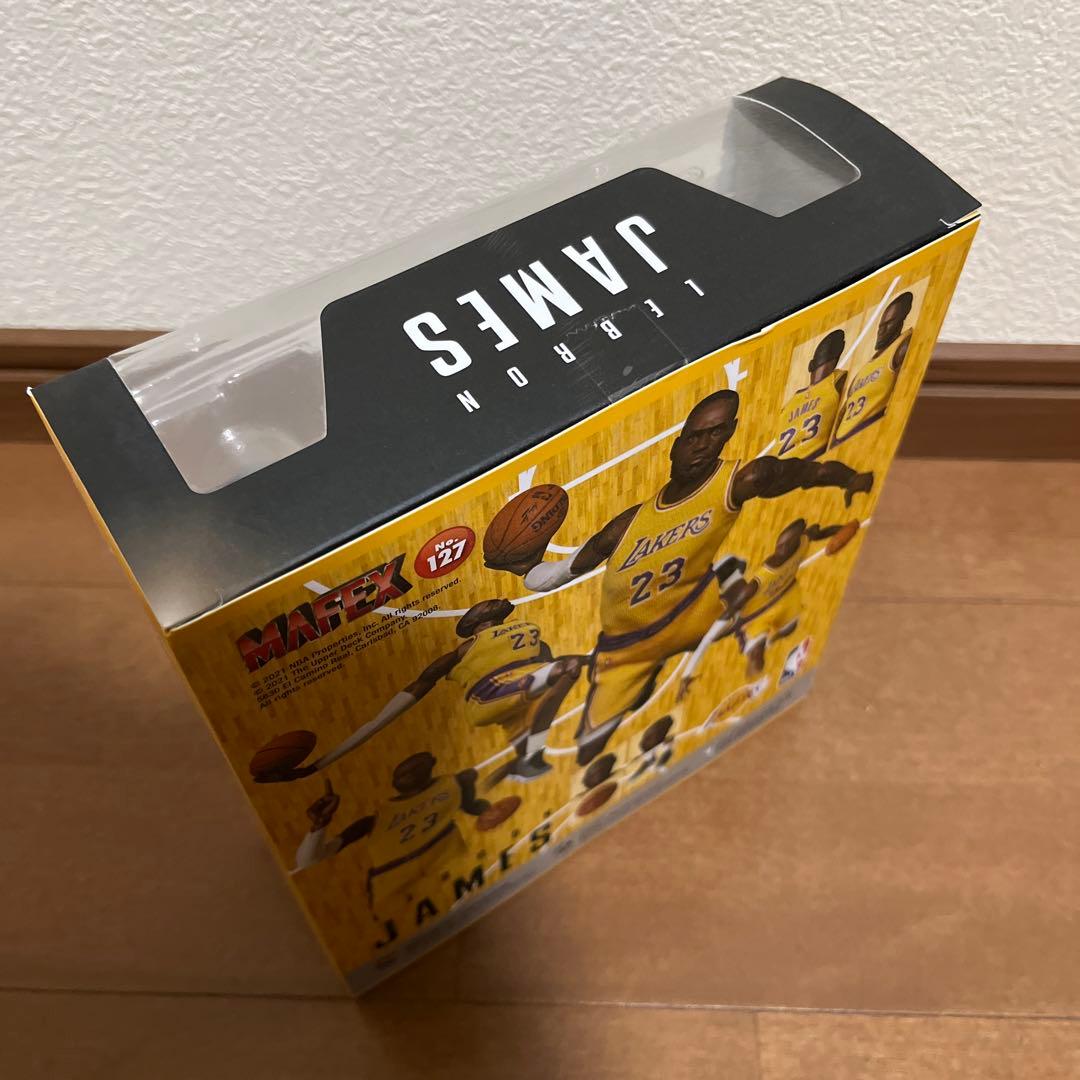 MAFEX LeBron James（Los Angeles Lakers