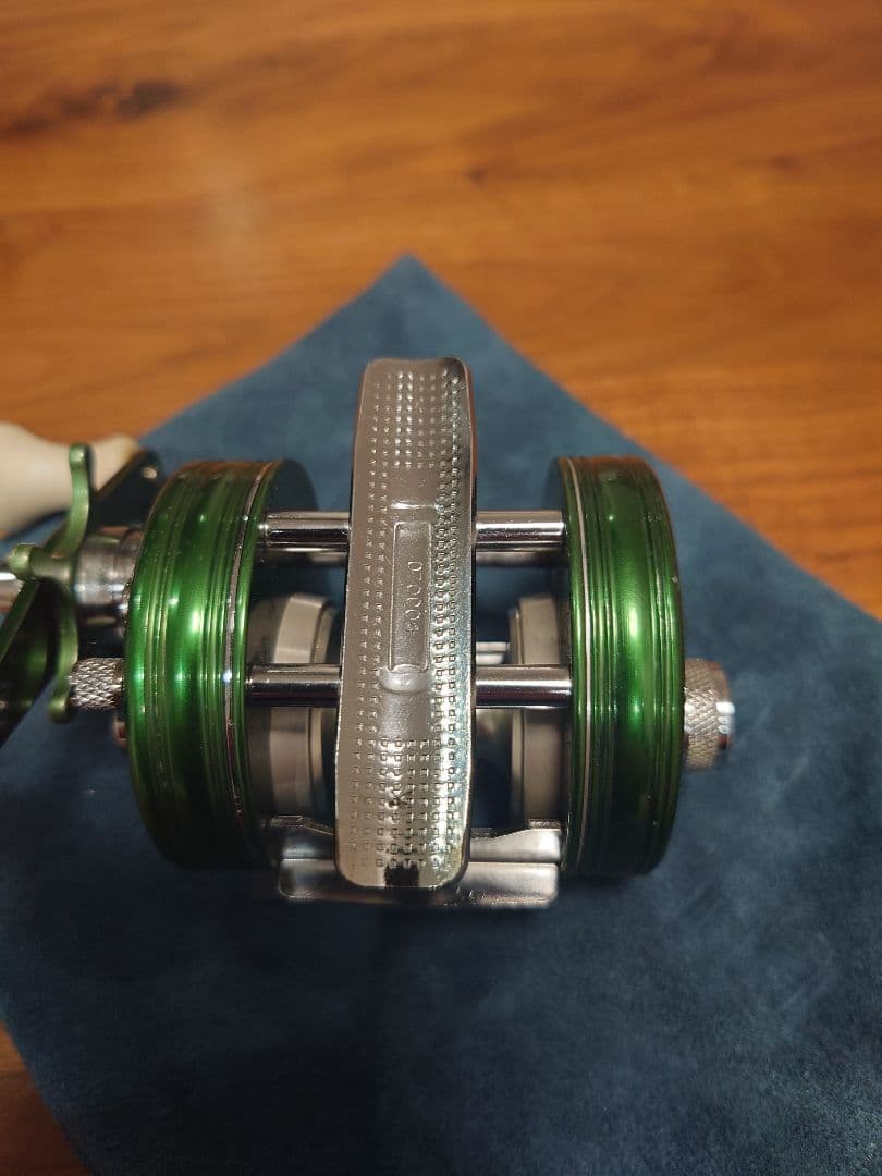 ABU Ambassadeur 2500C ノスタルジアグリーン