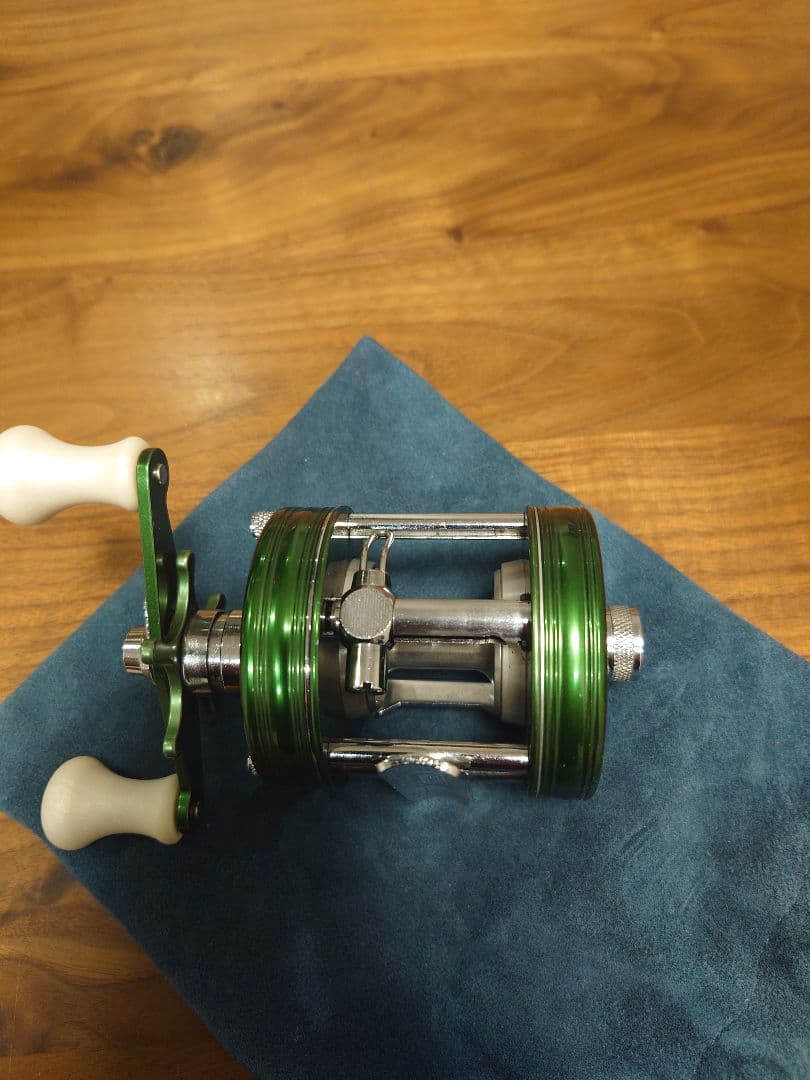 ABU Ambassadeur 2500C ノスタルジアグリーン