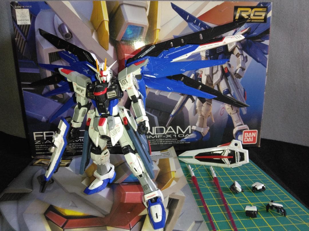 【塗装済 完成品】RG 1/144 フリーダムガンダム 光沢塗
