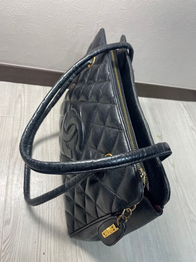 CHANELノベルティ　マトラッセ ココマーク 復刻トートバッグキャビアスキン