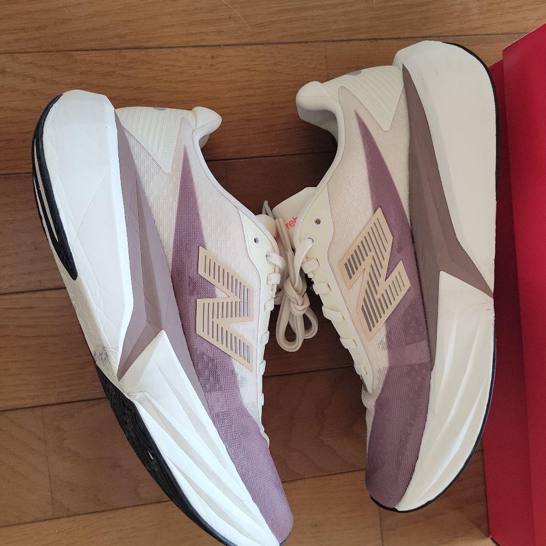 ニューバランス　フューエルセル レベル v5 26.0cm