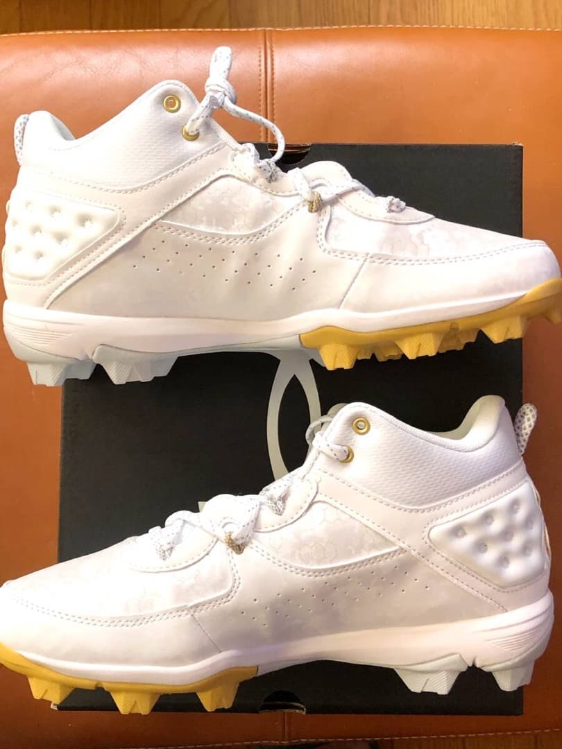 新品2025年USA国内限定アンダーアーマー野球ハーパー8MidRm28.5cm