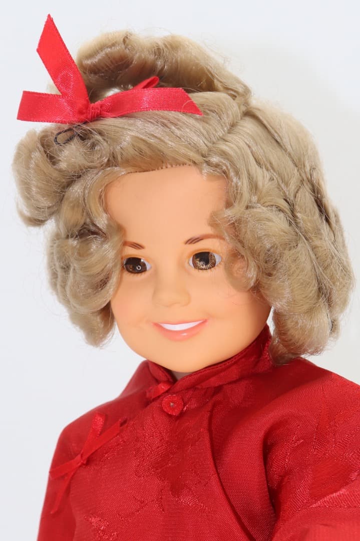 シャーリーテンプル　赤と金の衣装の人形