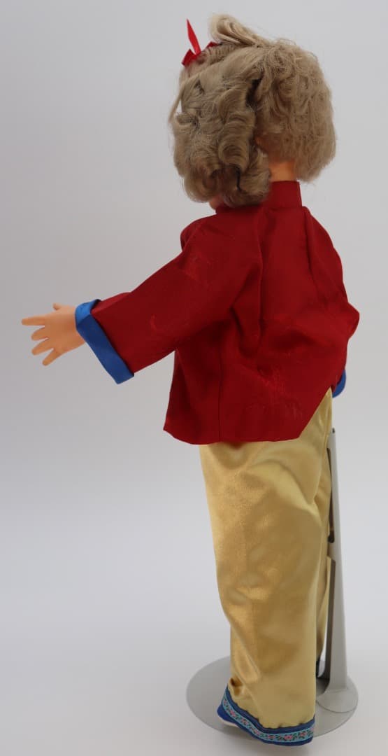 シャーリーテンプル　赤と金の衣装の人形