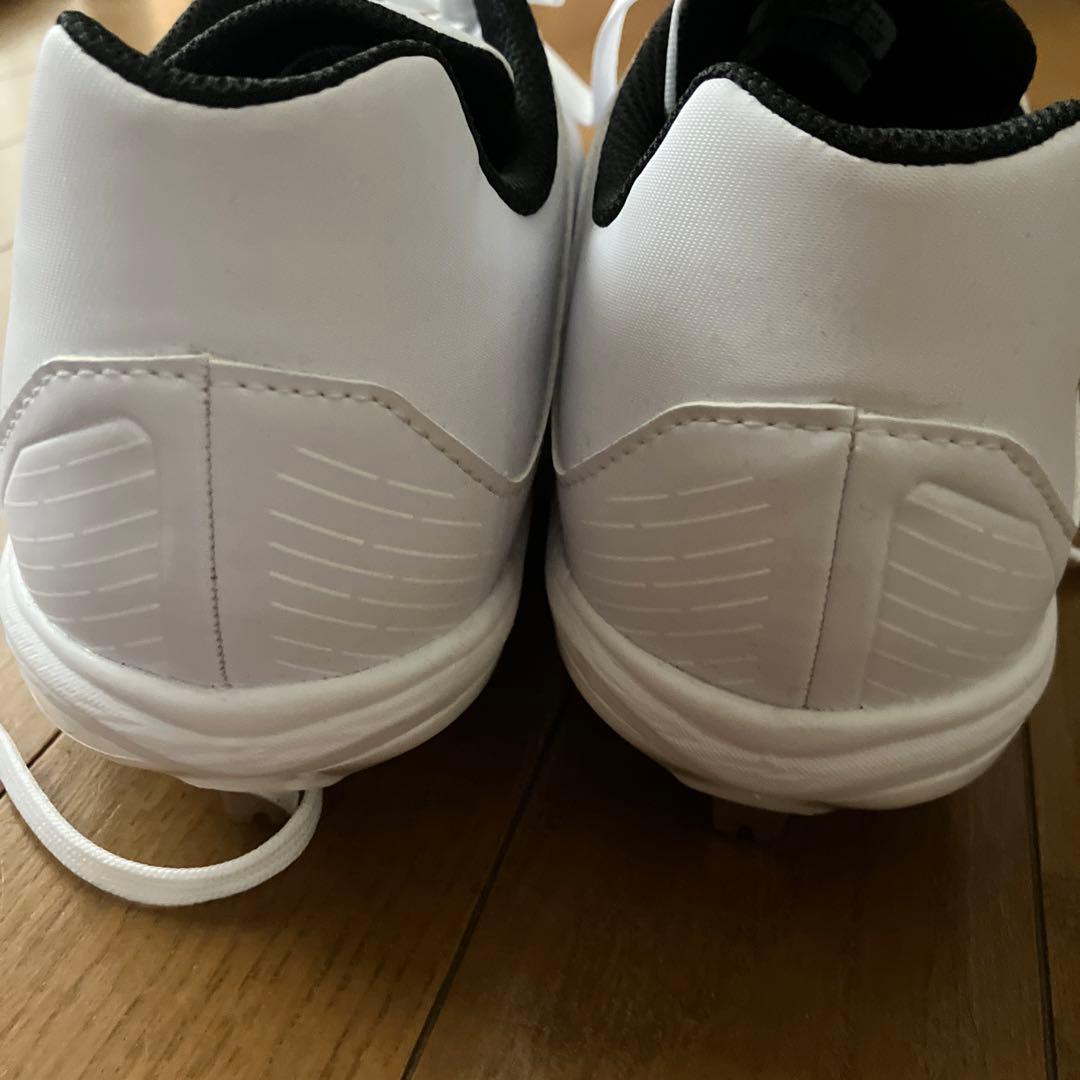 新品‼︎ 未使用金属スパイク 白ミズノ 野球試合に最適、基準対応、定価11000円