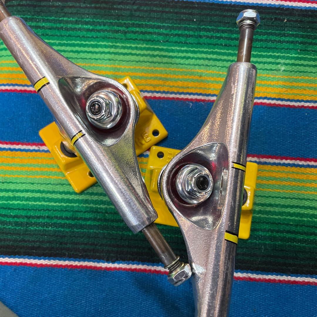 Venture TRK192 フルブリード トラック 5.6インチ