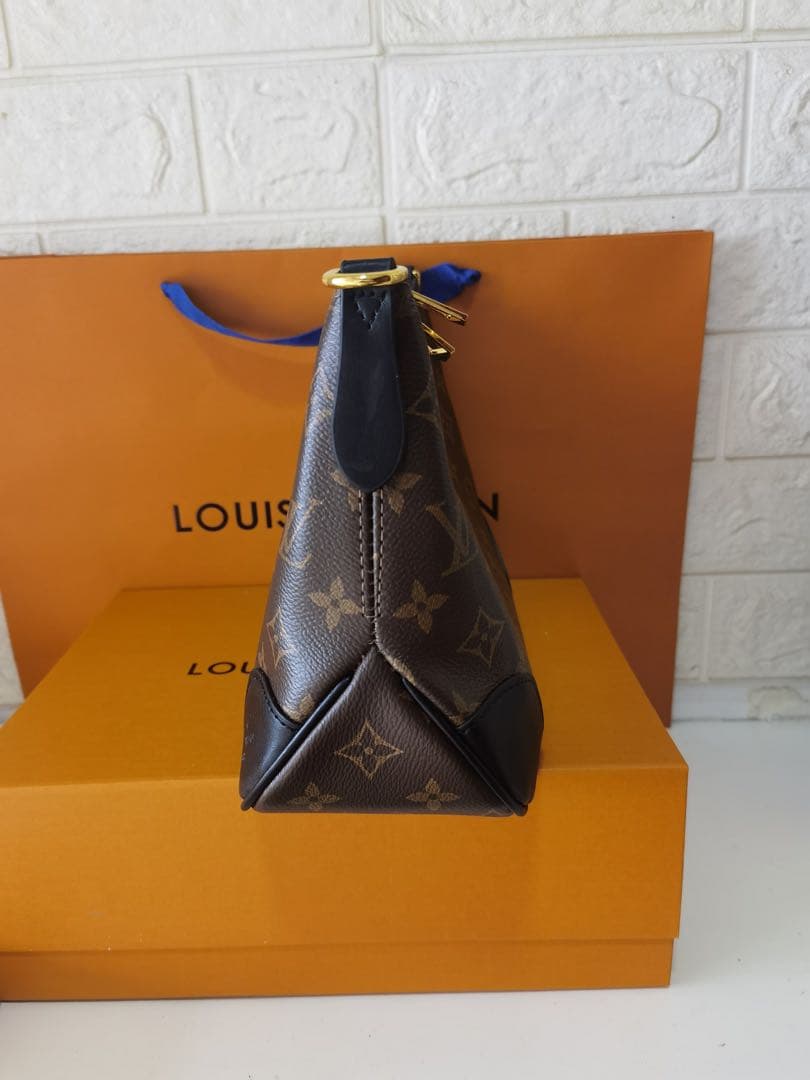 モノグラムショルダーバッグ