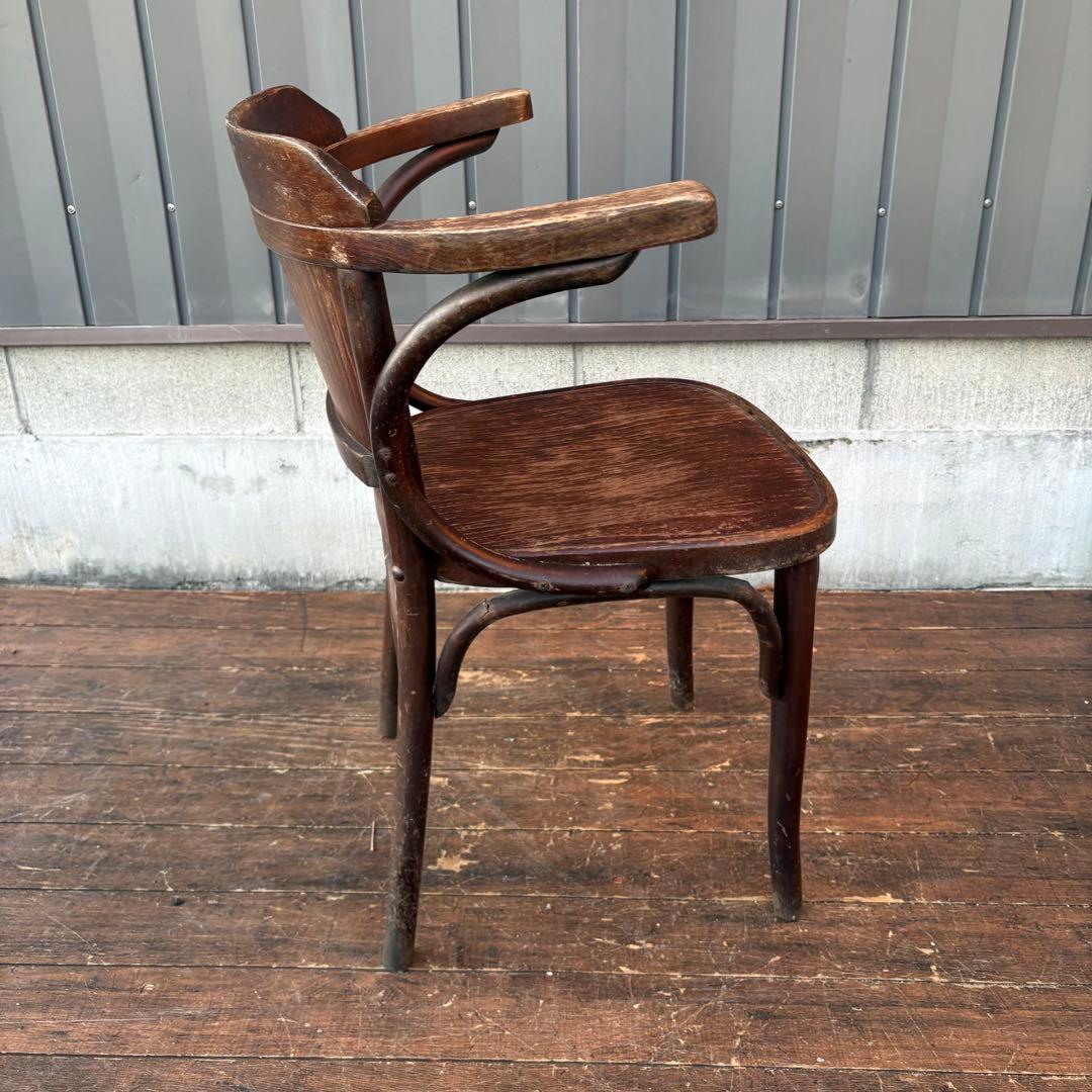 ④ルーマニア製 ヴィンテージ ベントウッドチェア アームチェア 曲木椅子 カフェ