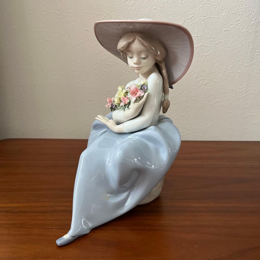 リアドロ　花の香りに包まれて　人形　置物