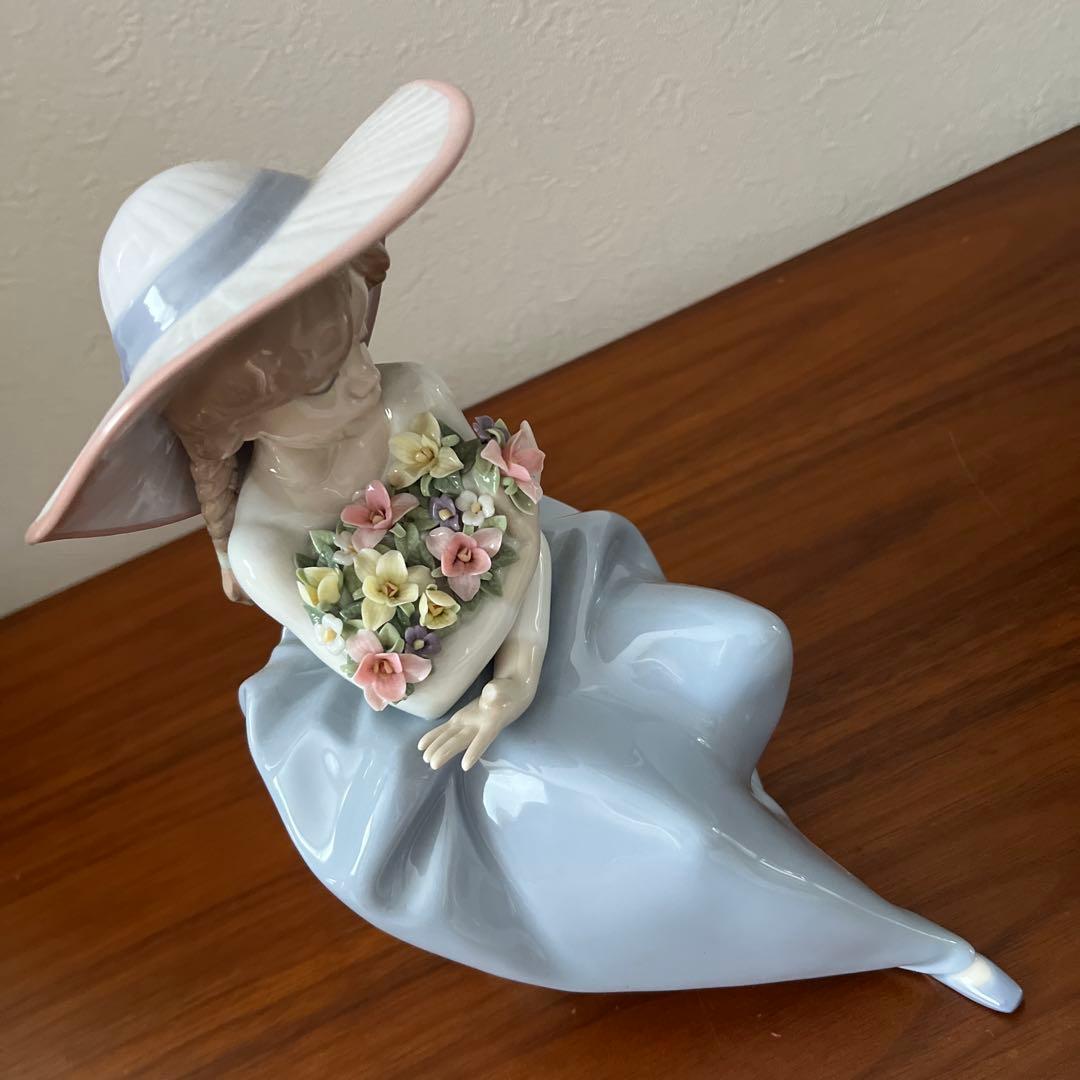 リアドロ　花の香りに包まれて　人形　置物