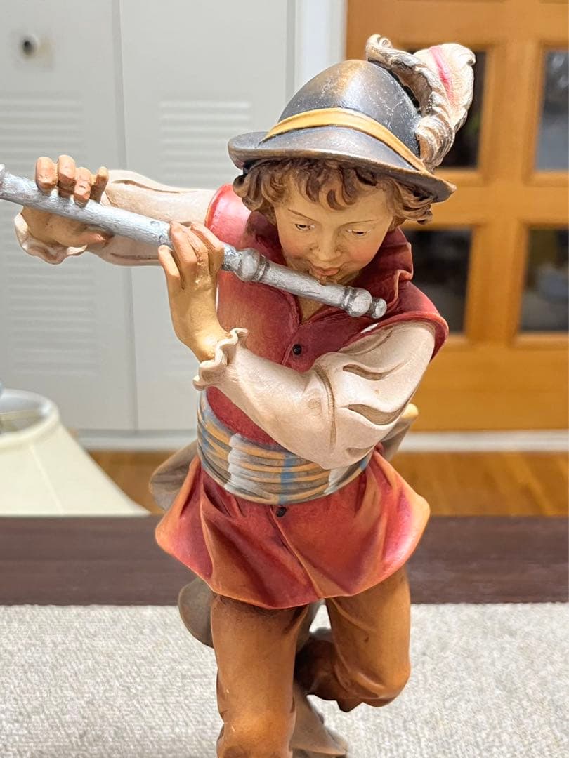 ウッドカービング　イタリア製手彫り木製少年男性ミュージシャン像 ペア 彫刻