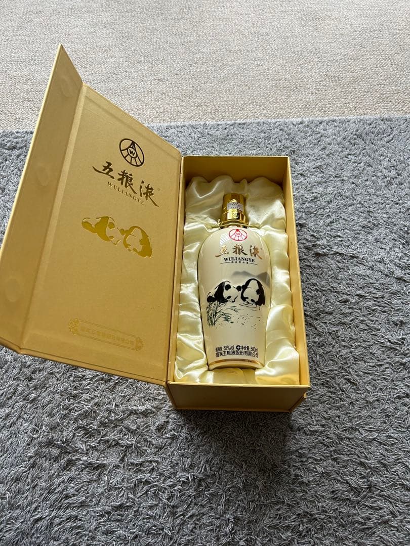 [希少：未開封] 五粮液 白酒　中国 52％ 500ml 陶器