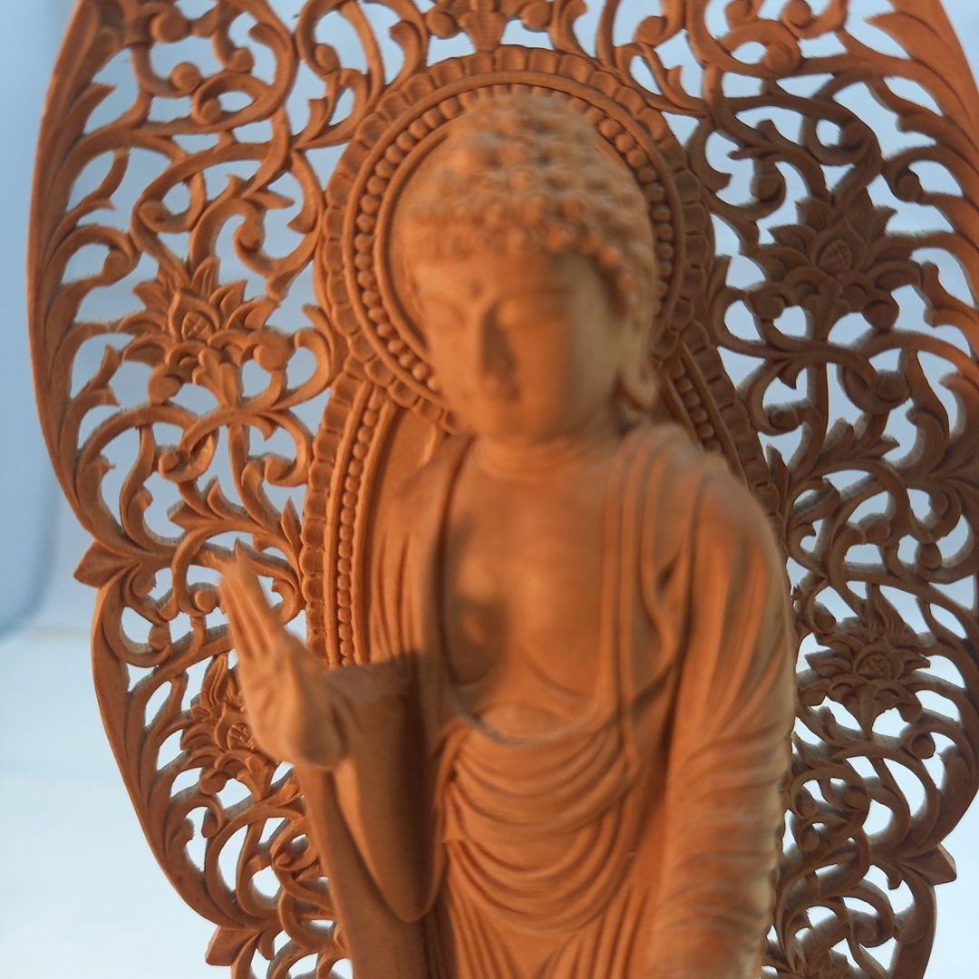 木彫の仏像　阿弥陀如来(あみだにょらい)　立像