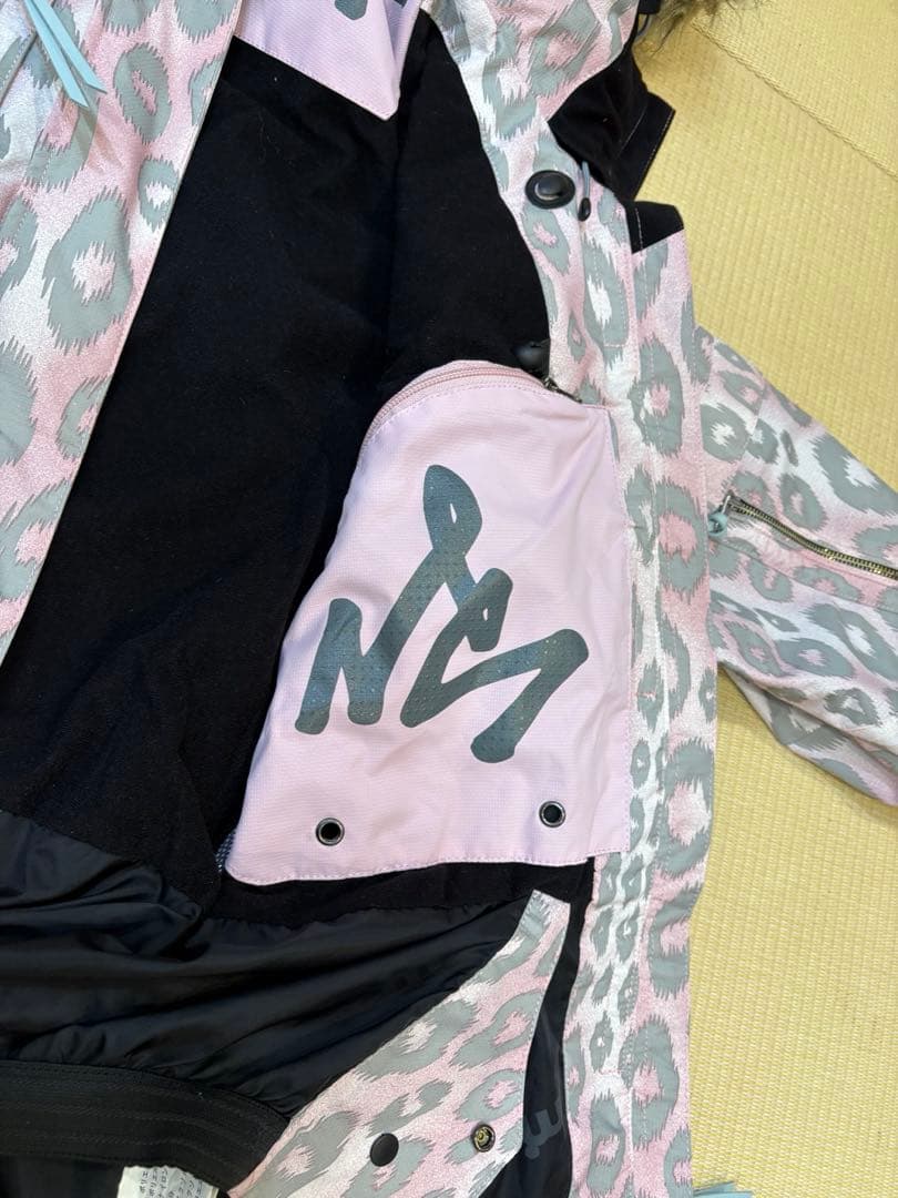 あ*い様 美品　ヒョウ柄　スノーボードウェア　M ジャケット　スノボ　ファー