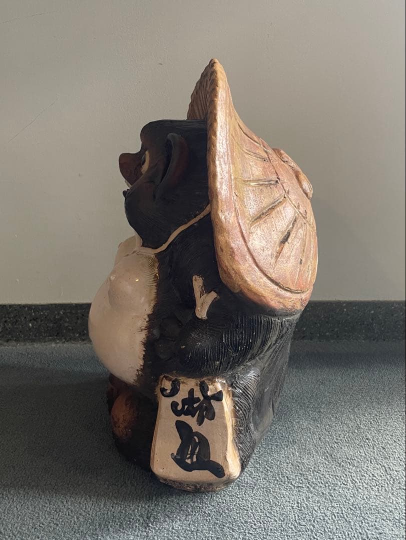 たぬきの置物　信楽焼　高さ47cm