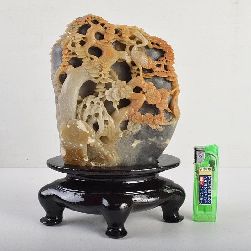 中国　玉石寿山石彫刻　鶴松刻　置物　唐木台付　V　R9120