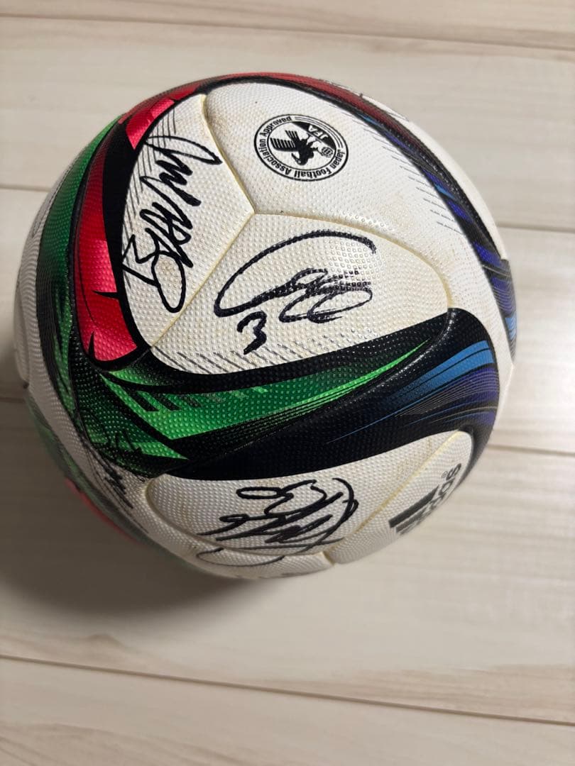 Jリーグ　ベルマーレ選手サイン入り試合球