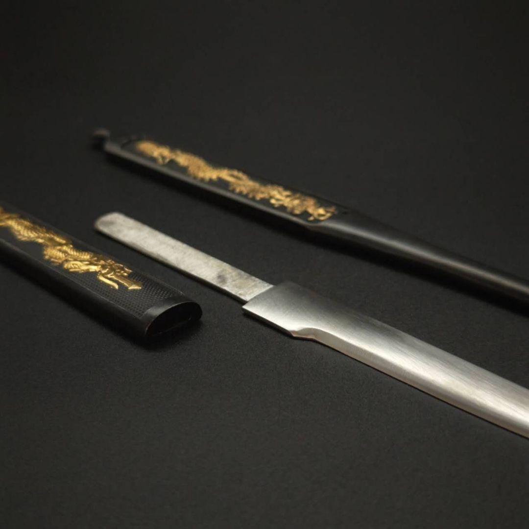 年末セール　小柄　笄　倶利伽羅剣の図　職人作　現代金工　金工品　銅製　金メッキ