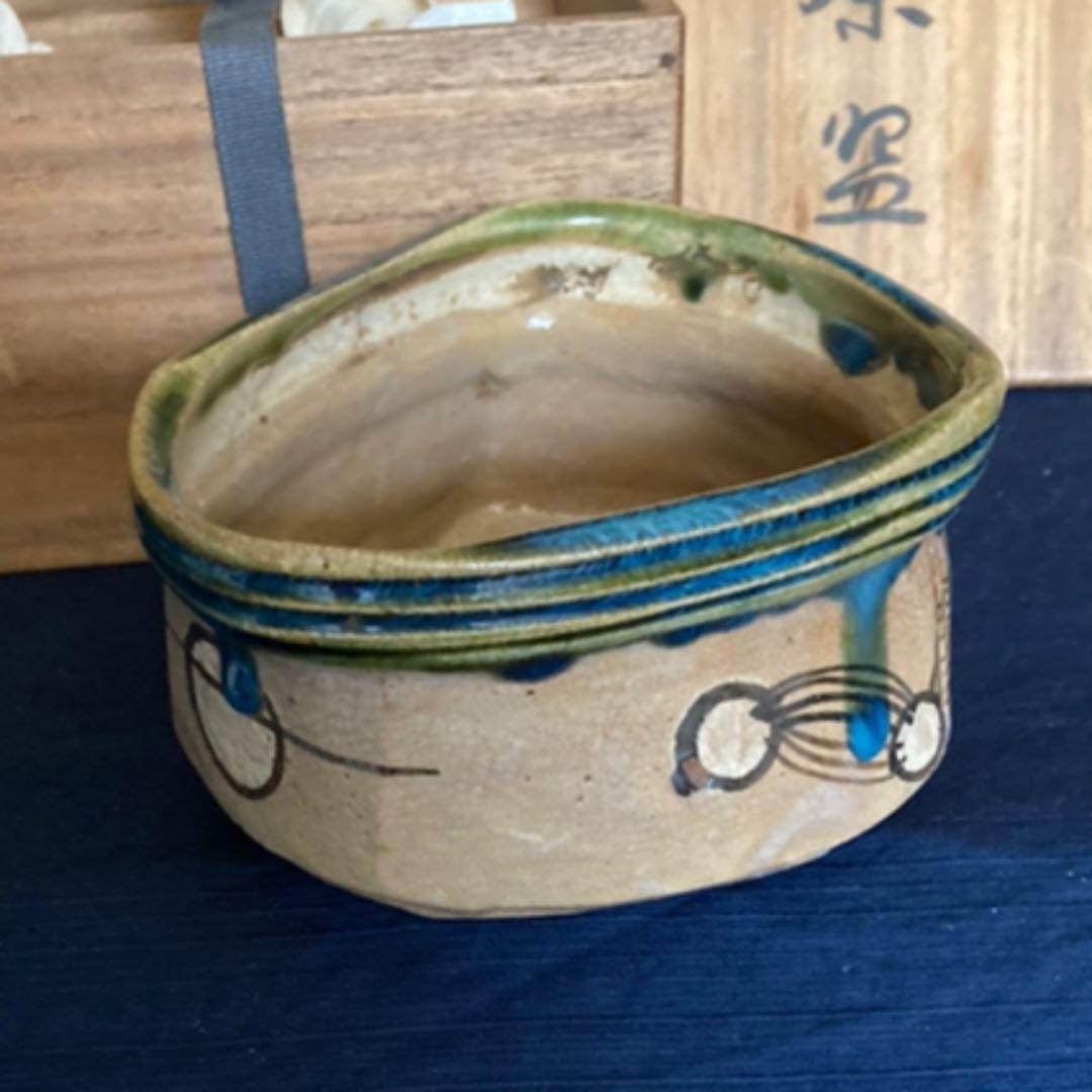 鳴海織部　踏形茶碗　茶道具