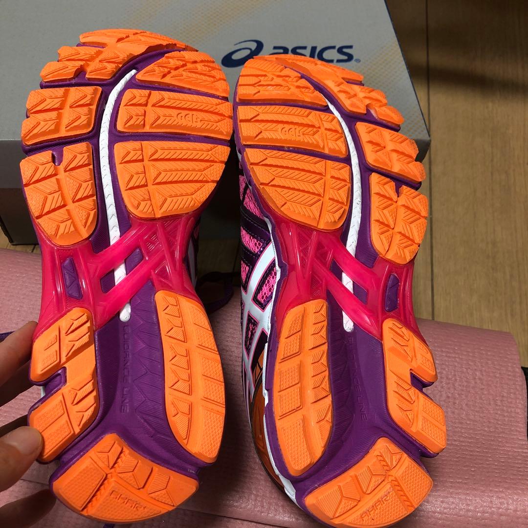 新品未使用　ASICS ランニングシューズ ピンク/