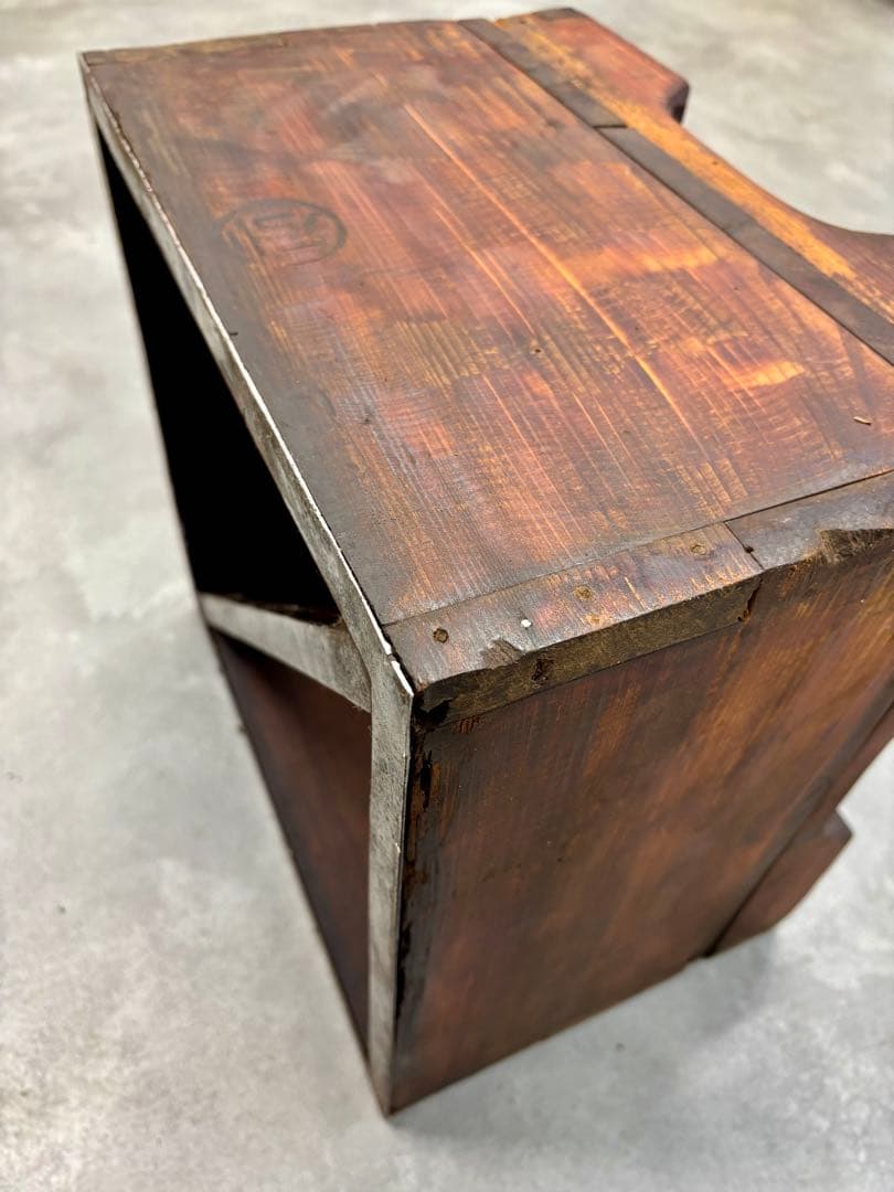 古い木箱 脚付き 鉄枠補強 刻印入り｜無垢材 古道具 収納箱 店舗什器