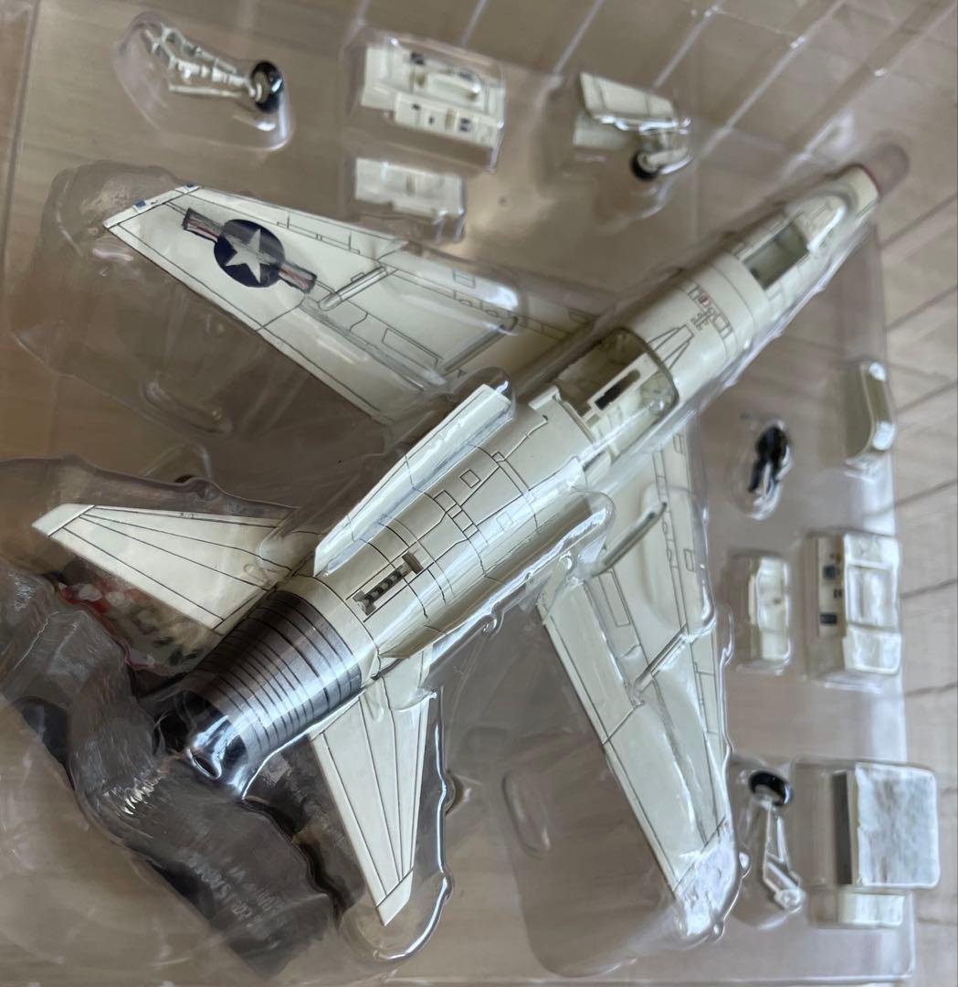 絶版希少新品　センチュリーウイングス/ 1/72 米海軍 F-８E クルセイダー