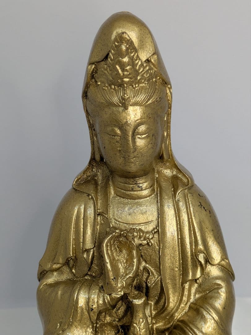 ☆b577、観世音菩薩座像 苦悩を観じて救済するとされる慈悲深い仏様